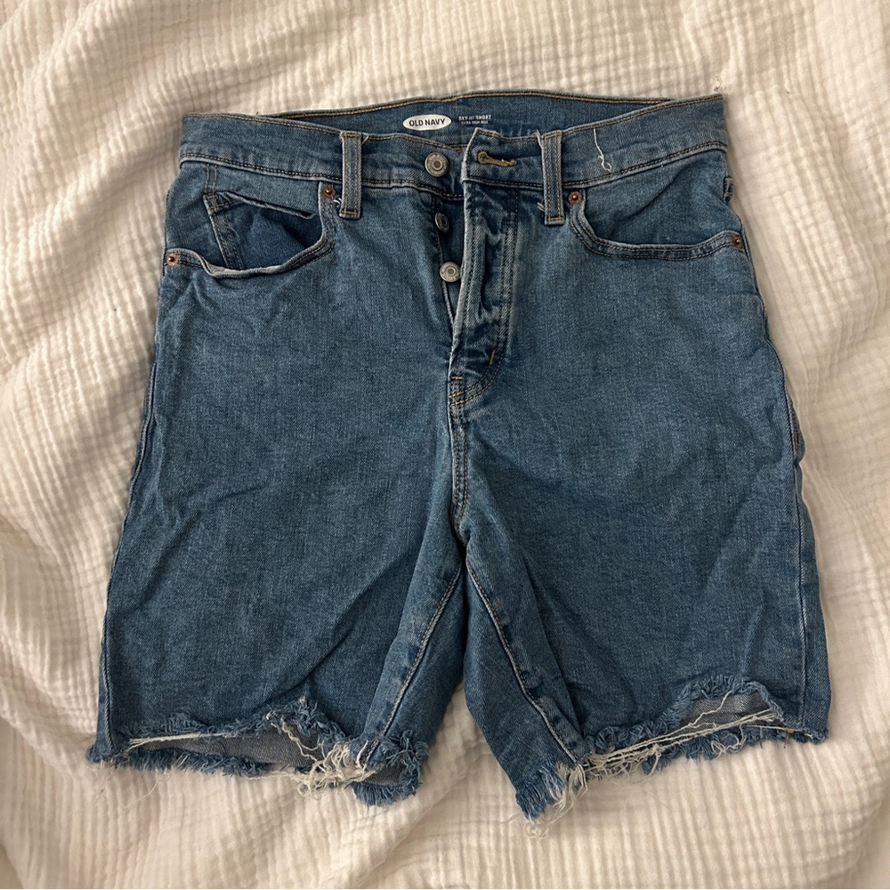 Old Navy Extra High-Waisted Sky Hi Cut-Off 7-inch